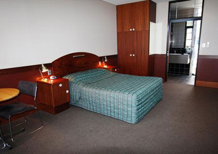 Highlander Hotel Bar Kitchen Rooftop - Accommodation 4U 1