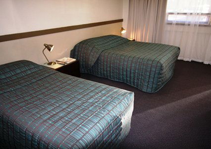 Highlander Hotel Bar Kitchen Rooftop - Accommodation 4U 3