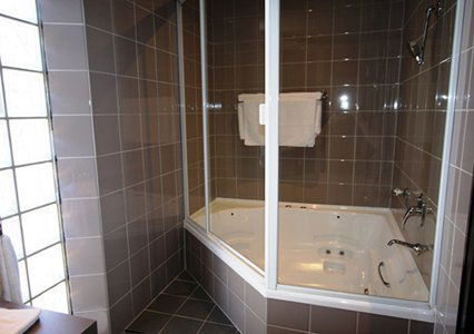 Highlander Hotel Bar Kitchen Rooftop - Accommodation 4U 5