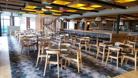 Highlander Hotel Bar Kitchen Rooftop - Accommodation 4U 6