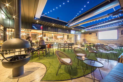 Highlander Hotel Bar Kitchen Rooftop - Accommodation 4U 7