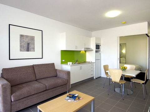 Majestic Oasis Apartments - Accommodation 4U 1
