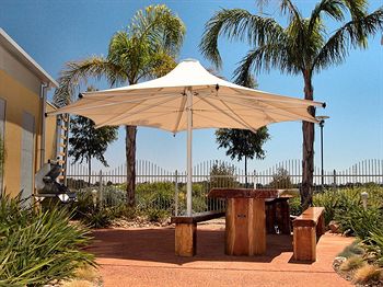 Majestic Oasis Apartments - Accommodation 4U 3