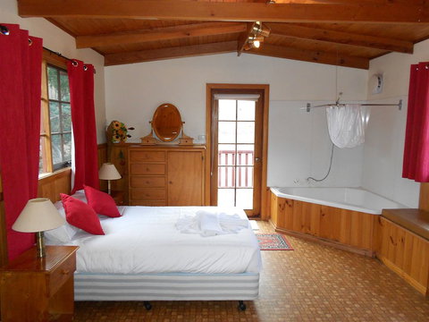 Eastcoast Central Watersedge Resort - Accommodation 4U 2