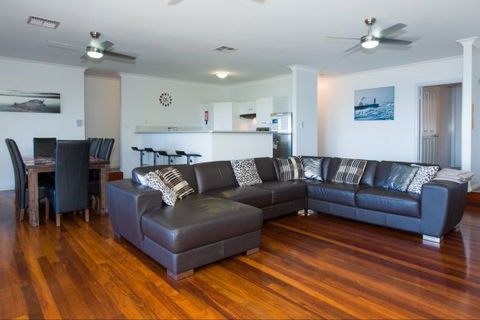 Amazing Views - Accommodation 4U 2