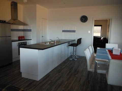 Coastal Getaway - Accommodation 4U 2