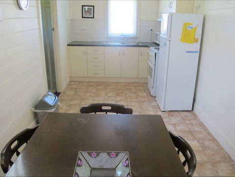 Holly's Holiday Home - Accommodation 4U 1