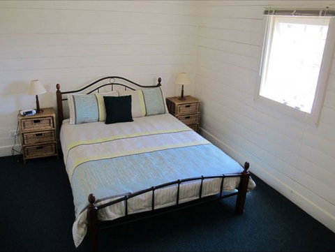 Holly's Holiday Home - Accommodation 4U 2