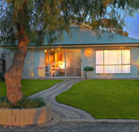 17 QED Lakehouse - Accommodation 4U