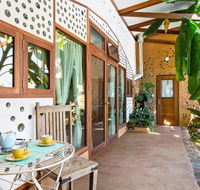 Earthship Ironbank - Accommodation 4U