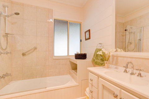 All About Me Bed And Breakfast - Accommodation 4U 3