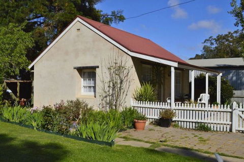 Almond Tree Cottage - Accommodation 4U 0
