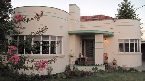 B&B Wodonga - Art Deco Accommodation - Accommodation 4U 0