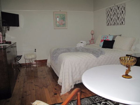 B&B Wodonga - Art Deco Accommodation - Accommodation 4U 2