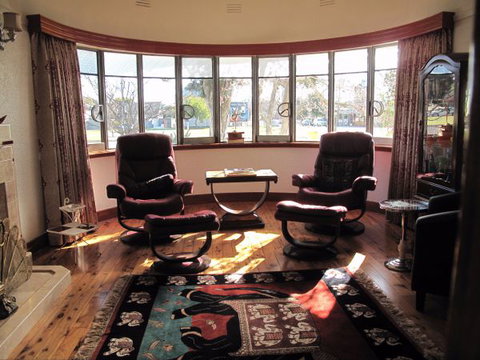 B&B Wodonga - Art Deco Accommodation - Accommodation 4U 5