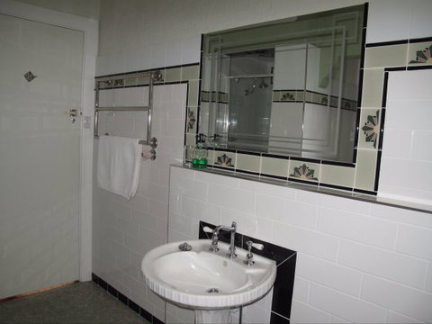 B&B Wodonga - Art Deco Accommodation - Accommodation 4U 9