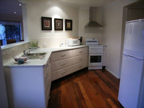 C-Deck Beach House Apartment - Accommodation 4U 2