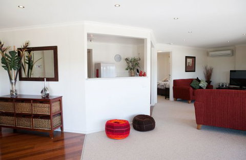 C-Deck Beach House Apartment - Accommodation 4U 5