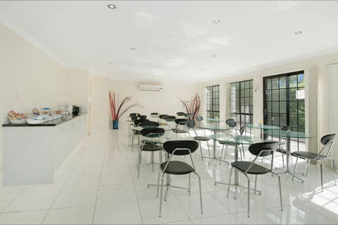 EconoLodge Waterford - Accommodation 4U 5