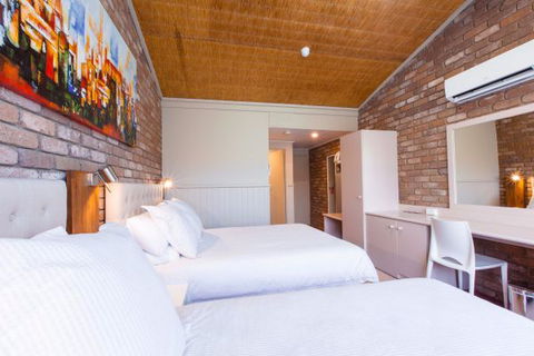 Farnham Court Motel - Accommodation 4U 2