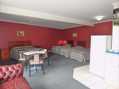 Jacksons Motor Inn - Accommodation 4U 5