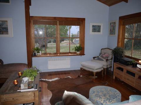 La Perrie Chalet Bed And Breakfast - Accommodation 4U 5