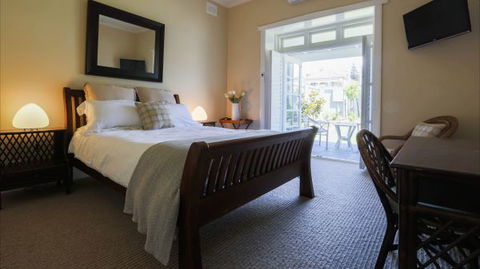 Merewether Beach House B And B - Accommodation 4U 1