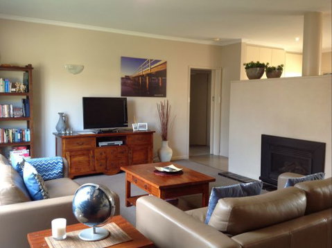 Queen Bee - Accommodation 4U 0