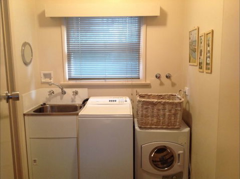 Queen Bee - Accommodation 4U 5