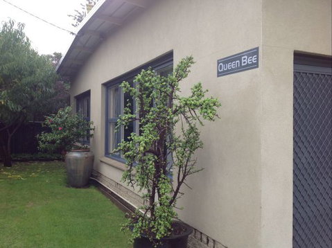 Queen Bee - Accommodation 4U 6