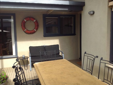 Queen Bee - Accommodation 4U 8