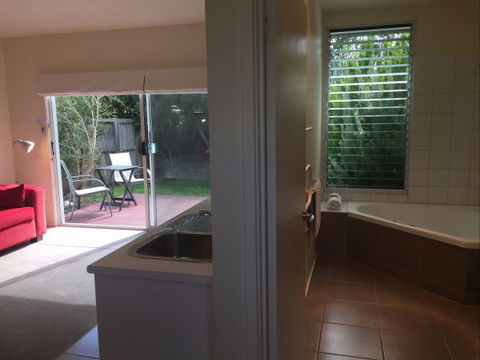 Springtide Studio Apartments - Accommodation 4U 6