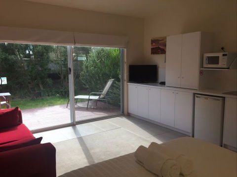 Springtide Studio Apartments - Accommodation 4U 7