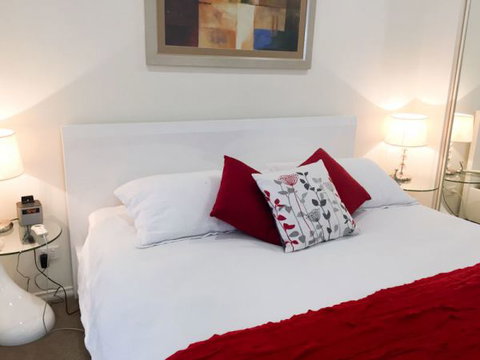 Studio 18 - Accommodation 4U 0