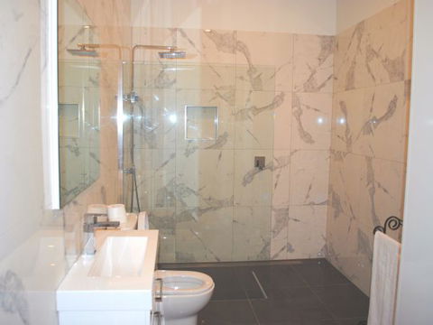 Sublime Spa Apartments On Murphy - Accommodation 4U 5