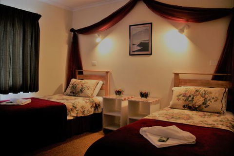 Sundial Holiday Apartments - Accommodation 4U 4