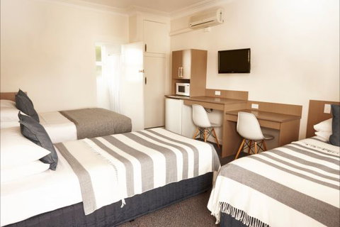 The Sails Motel - Accommodation 4U 3