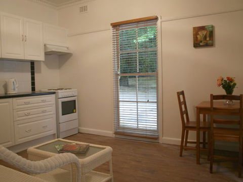 Tudor Cottages Mount Dandenong - Accommodation 4U 5