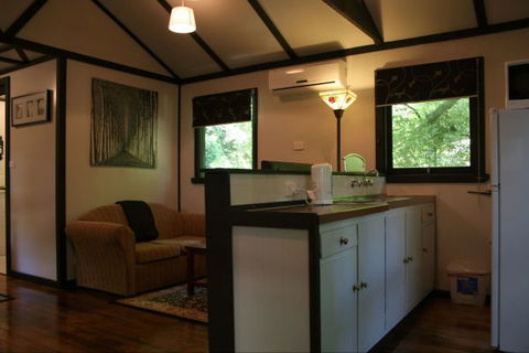 Tudor Cottages Mount Dandenong - Accommodation 4U 7