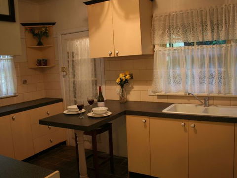 Tudor Cottages Mount Dandenong - Accommodation 4U 8