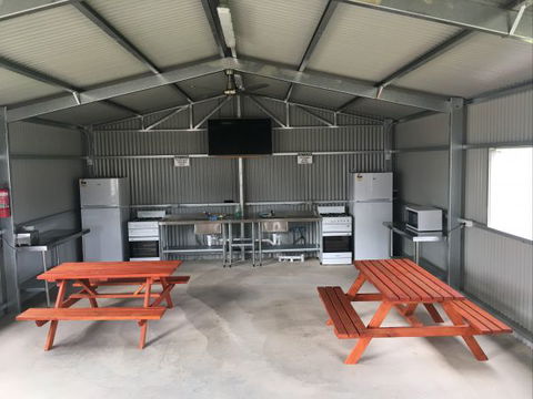 Waikerie Holiday Park - Accommodation 4U 2