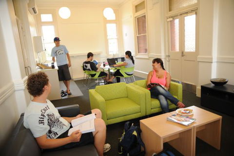 Yarra House - Accommodation 4U 5