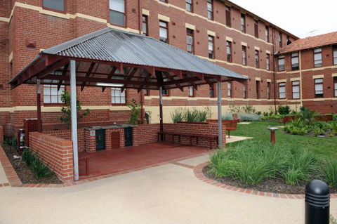 Yarra House - Accommodation 4U 7