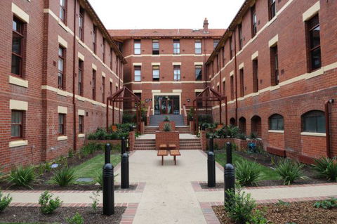 Yarra House - Accommodation 4U 9