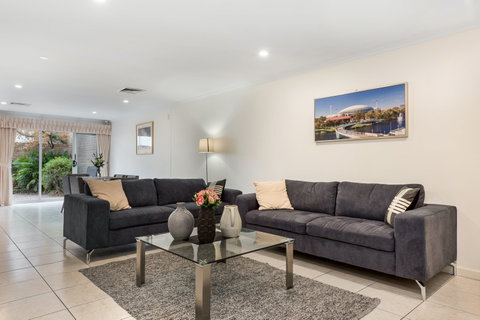 Adelaide Style Accommodation - Close To City In Stylish North Adelaide - Accommodation 4U 0