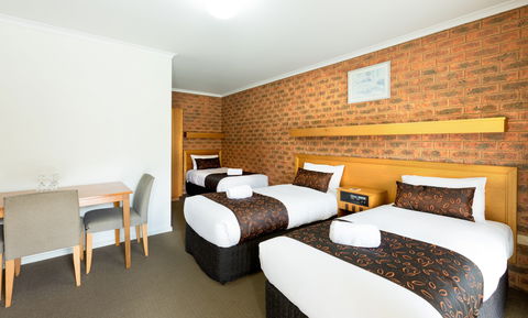 Advance Motel - Accommodation 4U 5