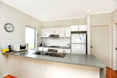 Ariadne - A Hop Skip And A Jump To The Beach With Sea Views - Accommodation 4U 4