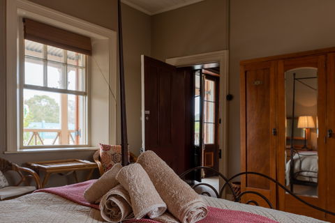 Bridge View Inn - Accommodation 4U 4