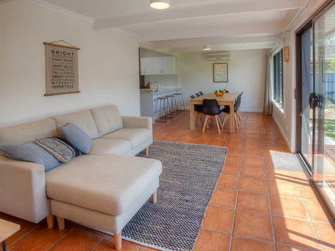 Caits Place - Accommodation 4U 2
