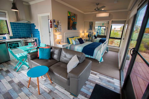 Coorong Cabins - Wren Cabin - Accommodation 4U 6